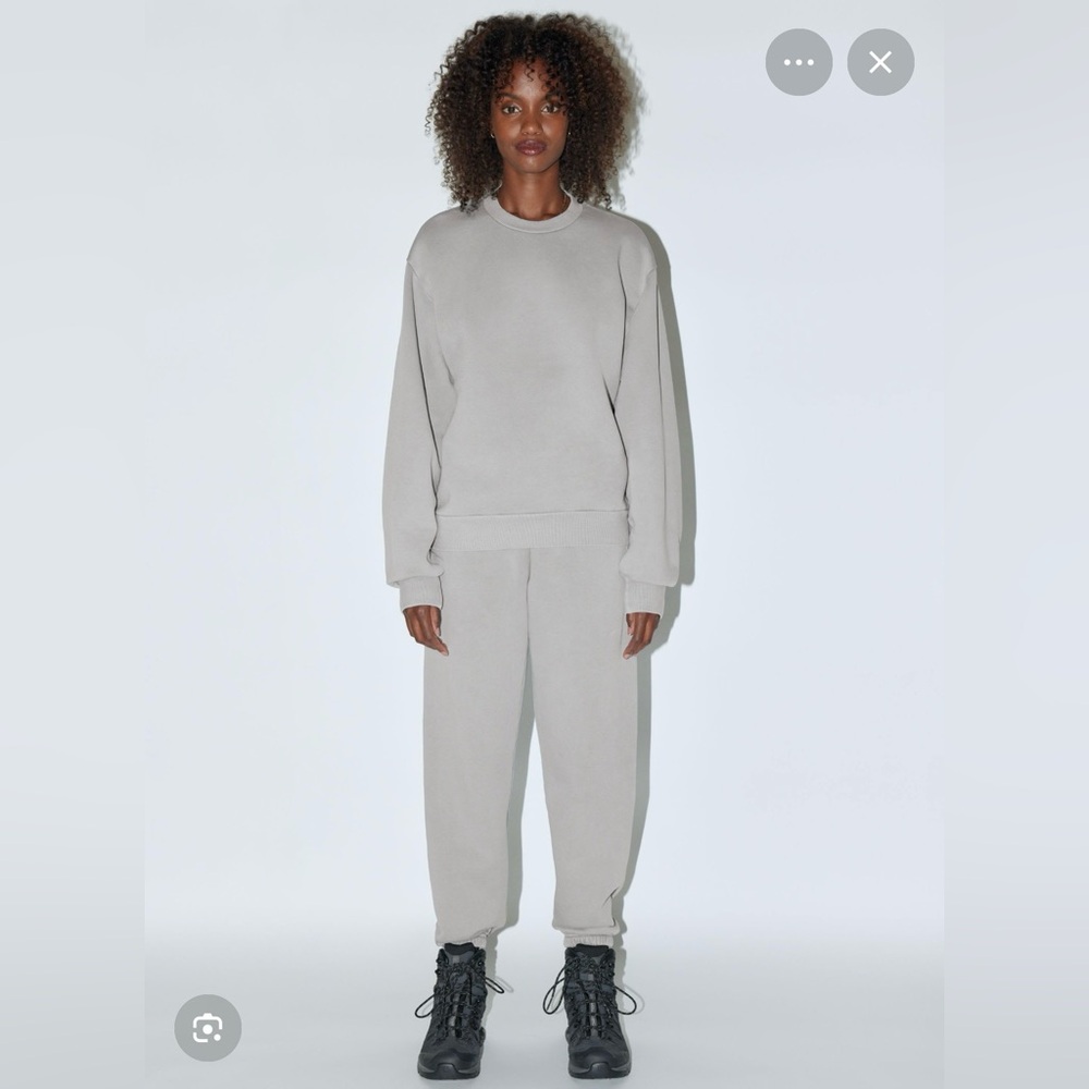 ARITZIA Cream Super World Sweatsuit/Sweatshirt and Sweatpants (full set). Small.